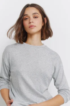 T-shirt clout&eacute; sur le devant
