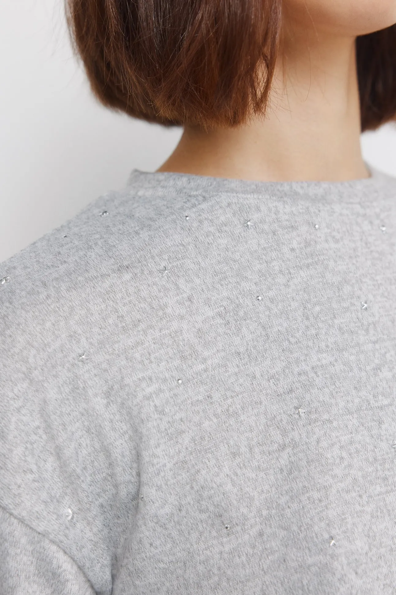 T-shirt clouté sur le devant